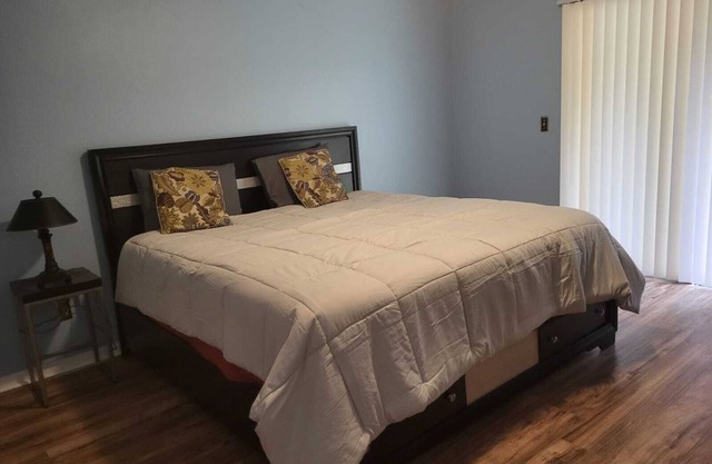Comfortable first floor condo very close to Disney/Theme parks