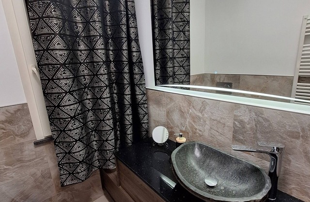 Comfortable home with private parking excellent for families and visits to the area