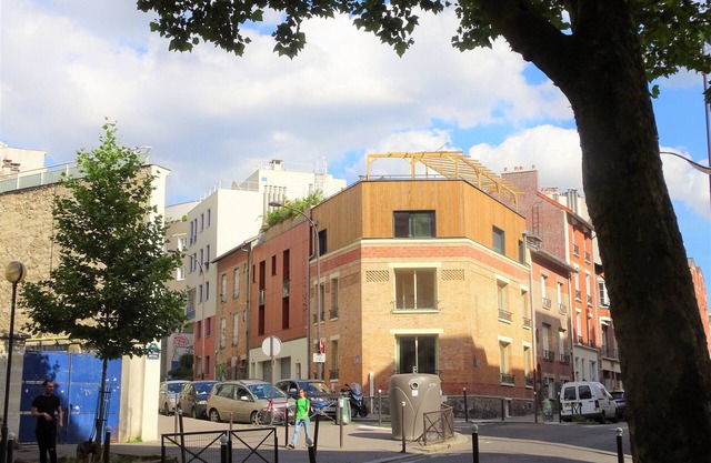 Comfortable house for 10 people in Paris, with 3 bathrooms and roof terrace