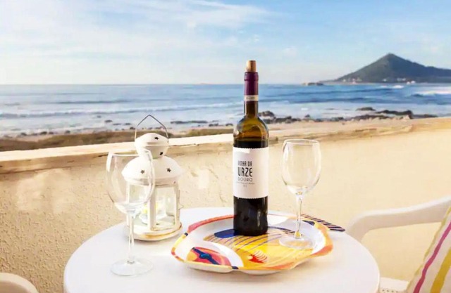 Comfortable House in Moledo with Sea View and Parking