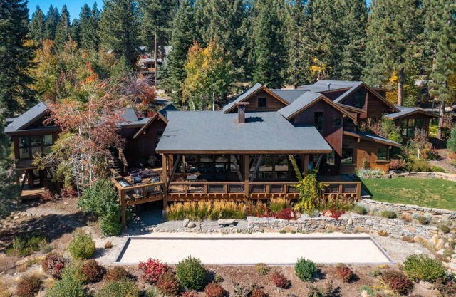 Comfortable Luxury Close to Northstar Village, Trails, & Slopes!
