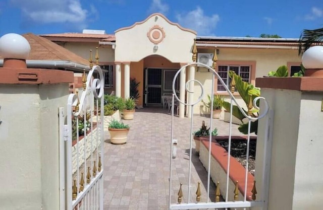 Comfortable, quaint Barbados studio apartment