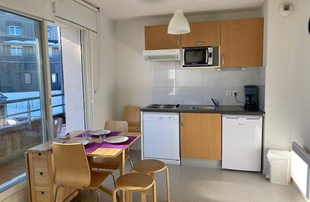 Comfortable studio for 4 in Arette, kitchenette, parking, ski locker