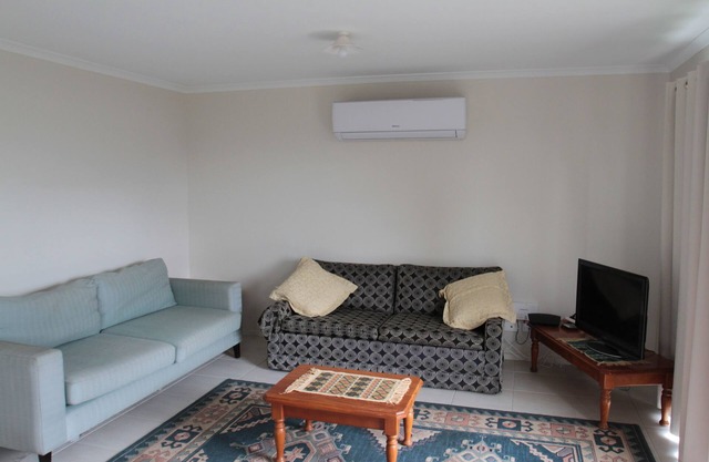 Comfortable Two Bedroom House in Historic Malmsbury