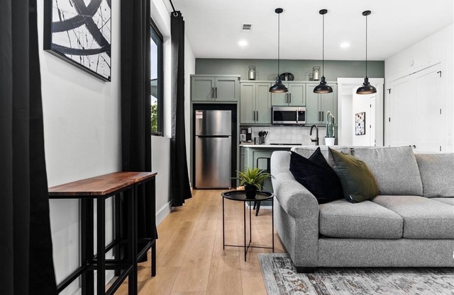 Comforts of Home - Dallas - Near Downtown with pool. Interns welcome
