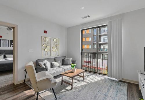 Comfy 2BR in Mid-Rise Perfect for Groups