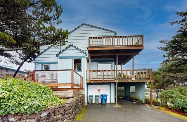 Comfy duplex with peekaboo ocean views, private hot tub, & easy beach access
