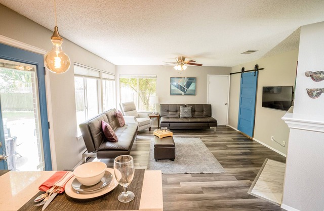 ★Comfy & Inviting Pflugerville Home★ Fast Internet