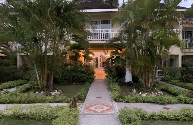 Comfy Stay in Jamaica -Enjoy 7 Miles of White Sand Beach! villa