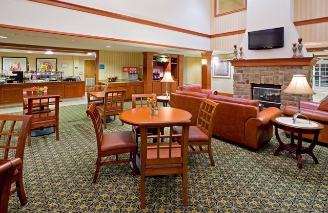 Comfy Studio Only a Short Drive from City Center Philadelphia | 24 Hour Business Center + Fitness Center