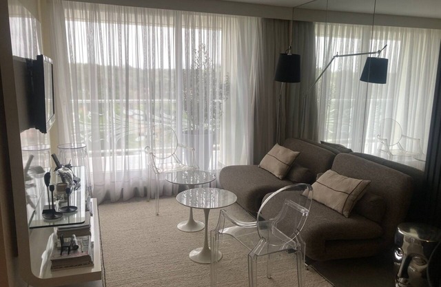 Comodo apartamento de 2 dormitorios en Torre Yoo, Punta del Este.