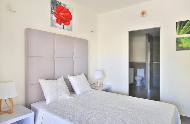 Completely Renovated Studio Located Between Ottawa and Montreal