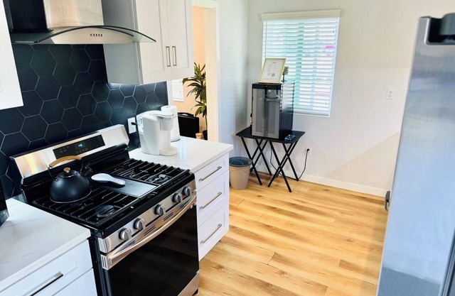 Completely Renovated Oasis on The Hill Los Angeles/Inglewood