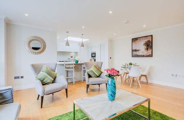 * CONCORD Apartment * KEW * 2 bed 2 bath w/Parking