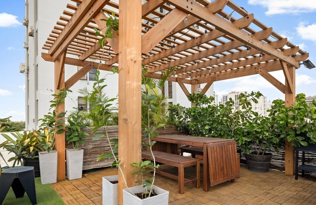 Condado 4BR/2BA Rooftop, Patios & Walk to Hotspots