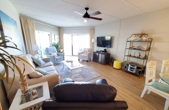 Condo ∙ 2 bedrooms ∙ 6 guests