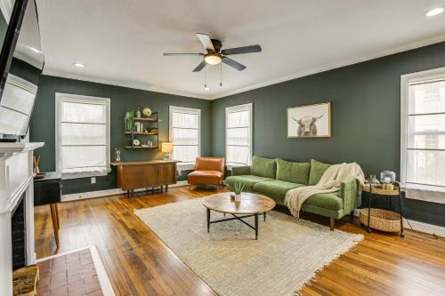 Condo 2 Mi to Houston Zoo and Museum District!