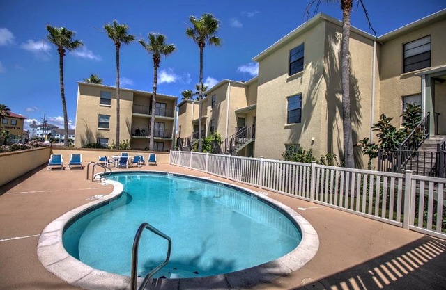 Condo ∙ 2 bedrooms ∙ 6 guests