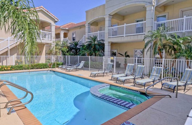 Condo ∙ 2 bedrooms ∙ 6 guests