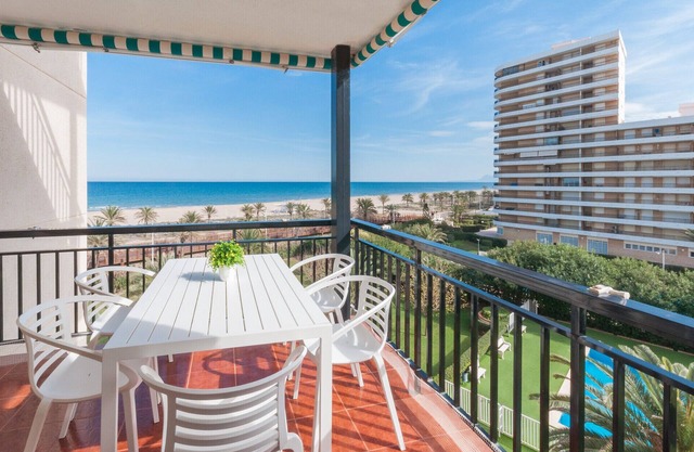 Condo in front of the Beach, Airco and lovely sunny terrace.