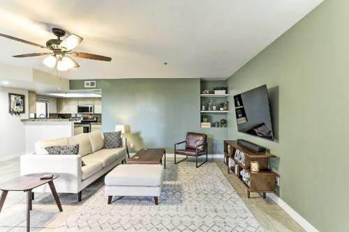 Condo with Community PoolandHot Tub Less Than 6 Mi to Old Town