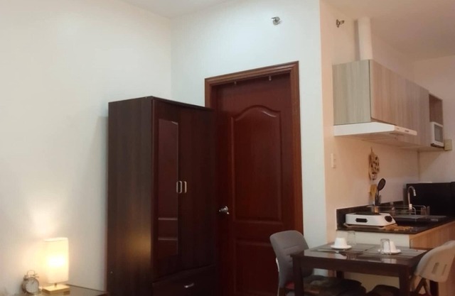 Condo with rooftop swimming and Gym overlooking the famous Ayala Center Cebu.
