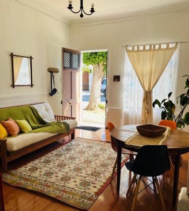 Confortable, linda e independiente habitación