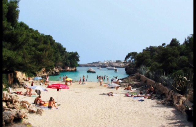 Confortable, well equiped in a quite area, next to sandy beaches