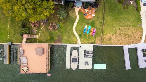 Conroe Lakefront Cottage