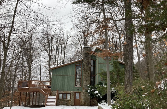 Contact Free Check In/Out! Relax by the Fireplace, Family Friendly!