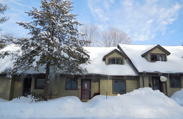 Contact Free Check in/out! Private Access! Work from Home Ready! Beautiful views