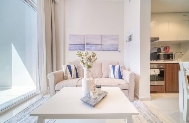 Contemporary 1BR at Vera Tower Business Bay by Deluxe Holiday Homes