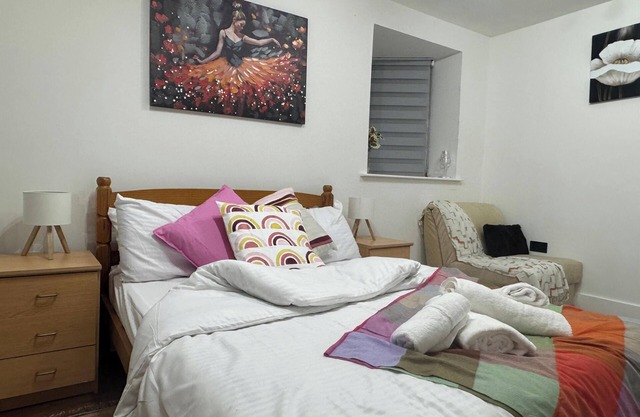 Contemporary 2 bed house with Parking