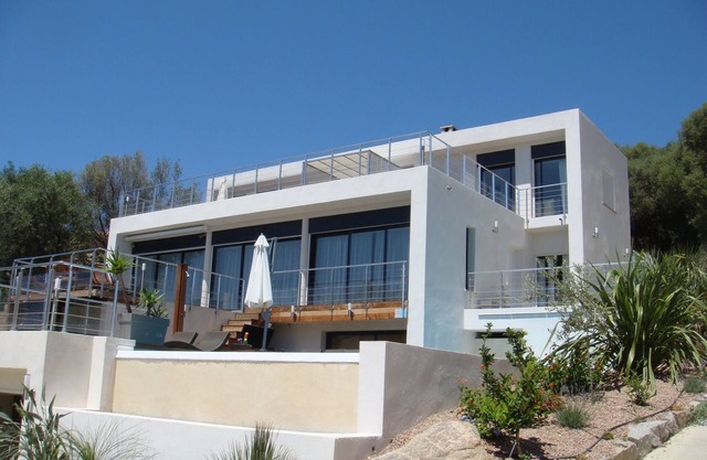 CONTEMPORARY AIR-CONDITIONED VILLA HEATED POOL NEAR BEACHES 4*, 4* VILLA