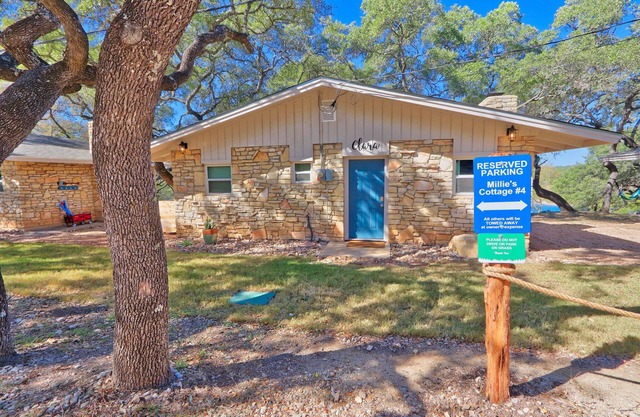 Contemporary Cottage for 6 guests! Great Family Getaway!