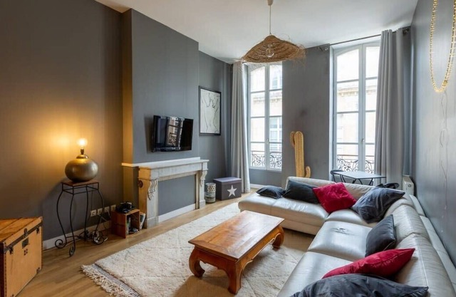 Contemporary Furnished Duplex With 3 Bedrooms Near All Amenities