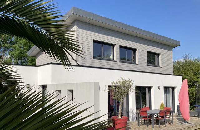 Contemporary house in a quiet location