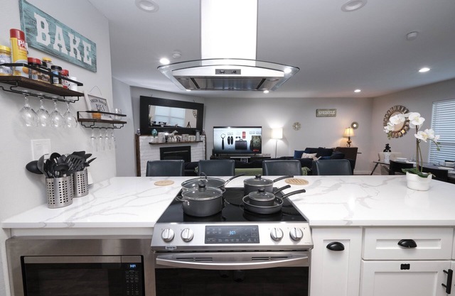 Contemporary style and relaxation in Allen, TX