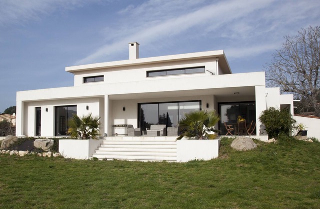 contemporary villa, 8 people, beaches nearby