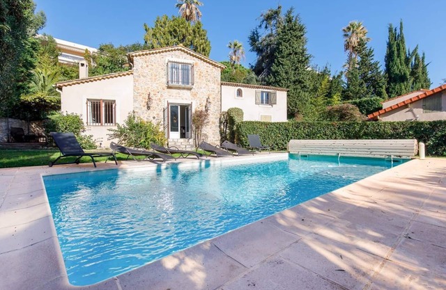 Contemporary villa in the heart of Cannes