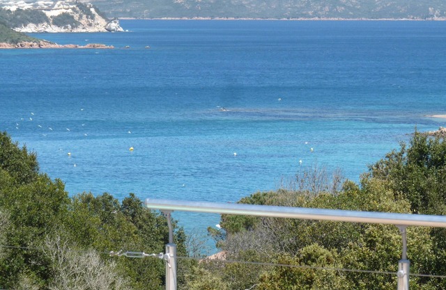 Contemporary villa seafront in the heart of nature