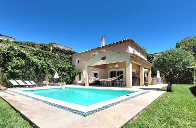 Contemporary villa with swimming pool - haven of peace