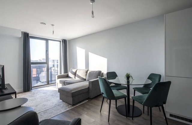 Convenient 2 Bed Apartment in Central Birmingham