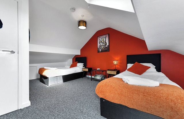 Convenient 2-Bed Apt for Families & Professionals