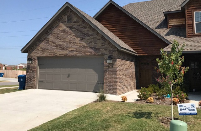 Convenient location, Close to all things Bentonville. Trendy Restaurants, Shops,