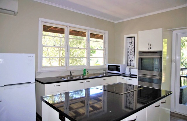 Convenient spacious 4-bedroom house in Salisbury