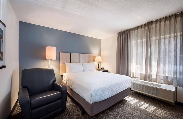 Convenient Stay in Detroit! 2 Modern Units w/Parking, Fully equipped Kitchens