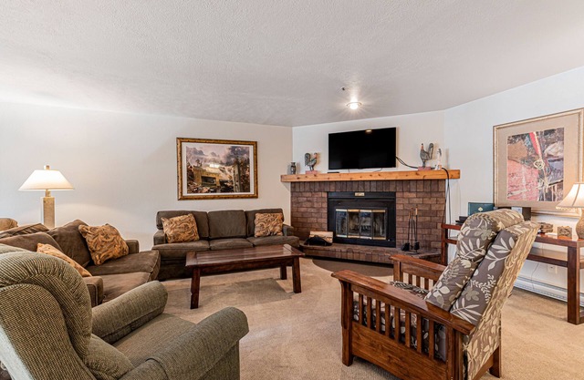 Conveniently located in Breckenridge, Garage Parking!