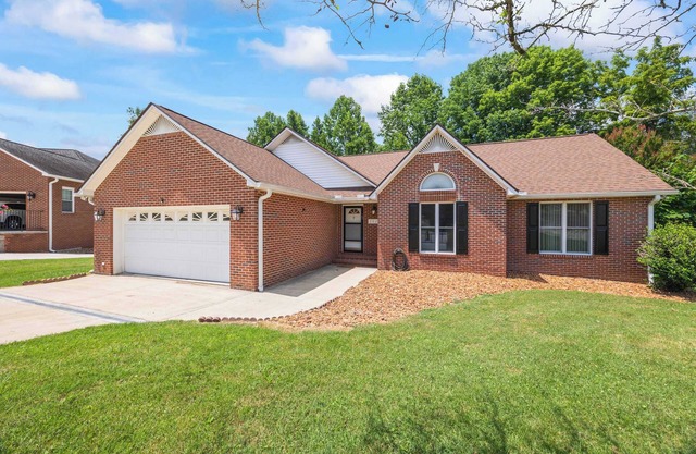Cookeville Family Retreat 3BR Home with Yard Close to TTU & Town