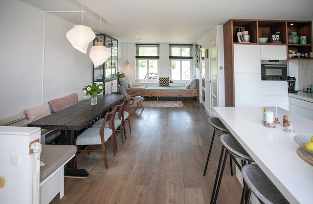 Coolest House on the Block - Tranquil Location, Just 10 Minutes to the City